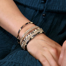Load image into Gallery viewer, Multistrand leopard print and golden element bracelet
