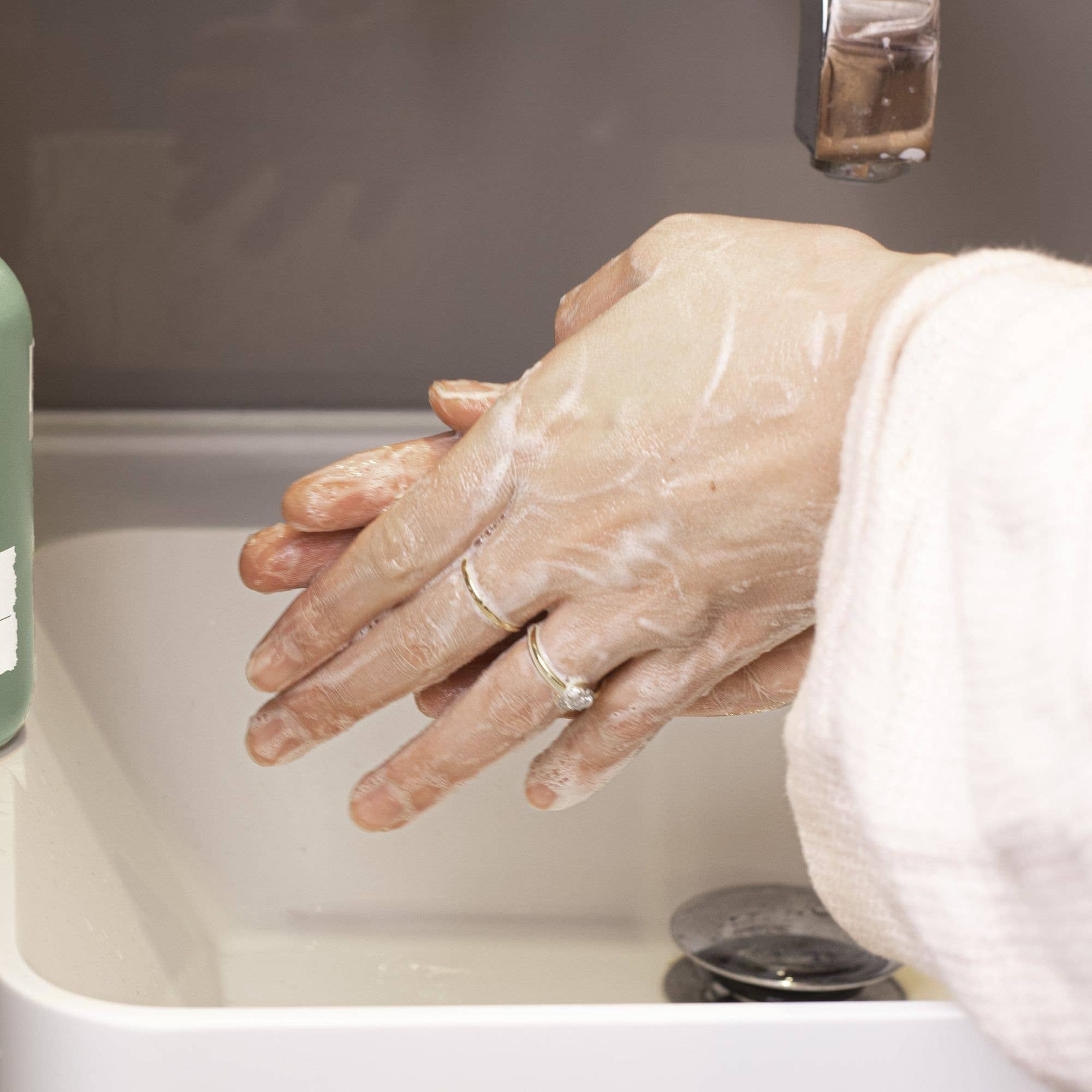Upcircle I 100% Natural Vegan Soap - Hand + Body Wash with Lemongrass