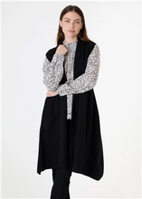 Load image into Gallery viewer, Cashmere Like Double knit Roll Collar Gilet
