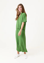 Load image into Gallery viewer, Linen Blend Short Sleeve Boxy Shirt
