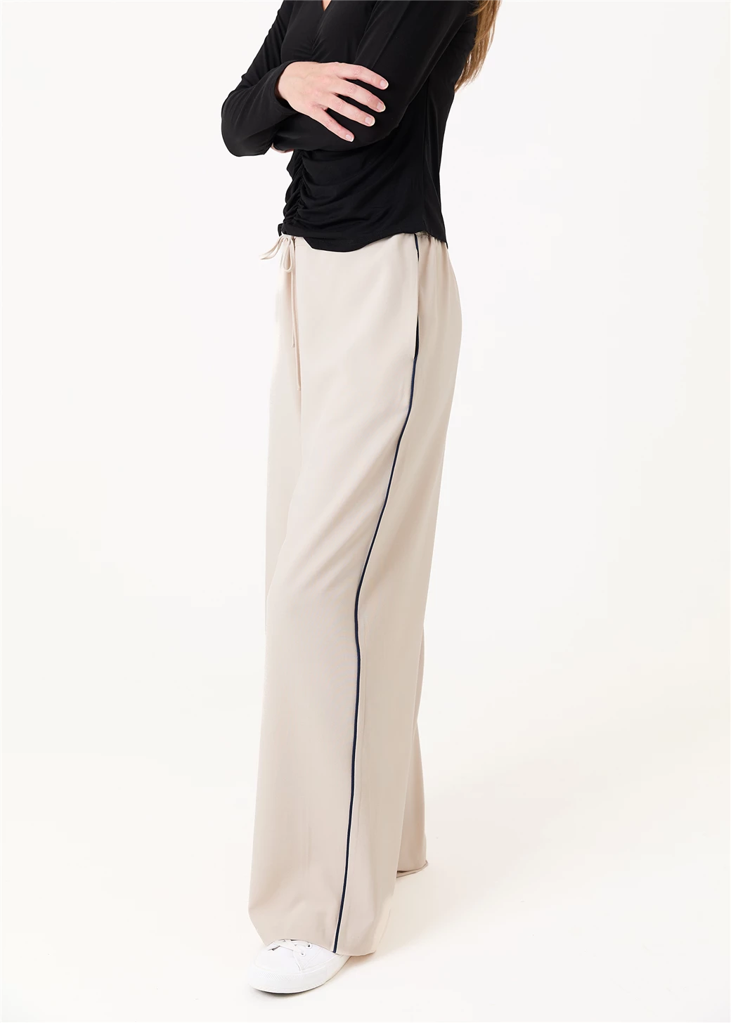 Channel Front Wide Leg Piping Trouser